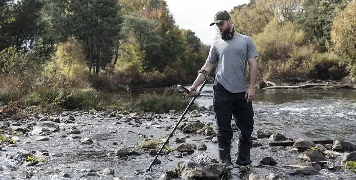 Demostración de la impermeabilidad del X-Terra Elite en un río