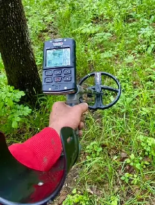 Descripción general del Deus 2 FMF XP con su disco y control remoto